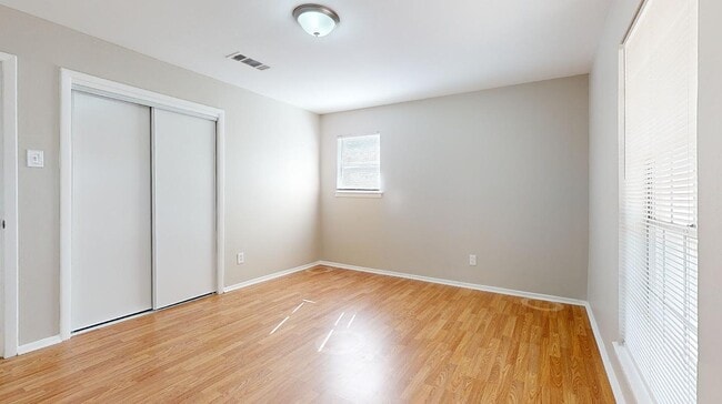 6121 Whitman Ave