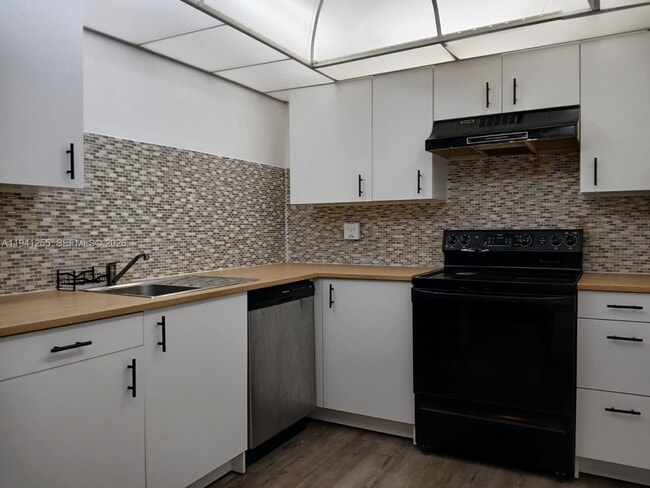 Building Photo - 1300 St Charles Pl Unit 222