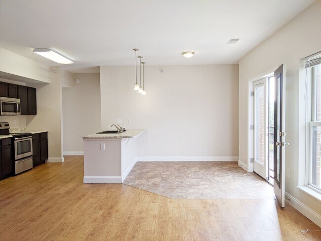 Photo - Sixth &amp; Washington