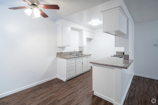 12830 Prairie Ave Hawthorne, CA 90250 - Hampton Pointe Apartments