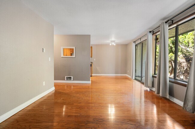 Photo - Totem Lake Condo For Rent!