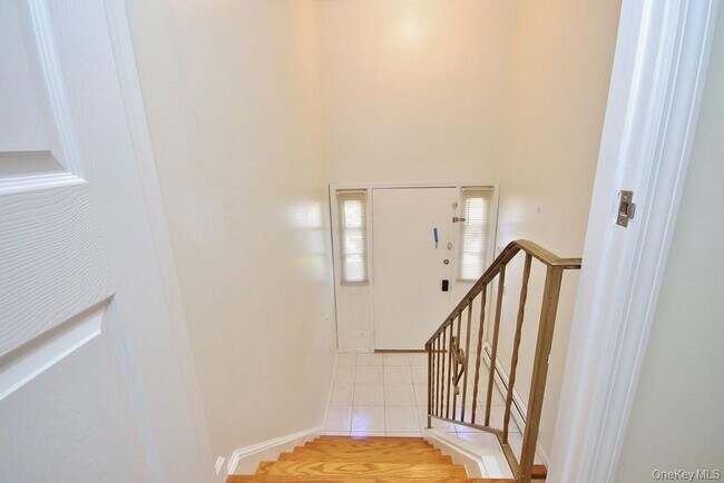 Photo - 570 Manville Rd