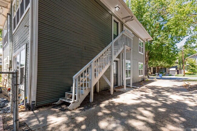 Photo - Tastefully updated duplex in the heart of ...