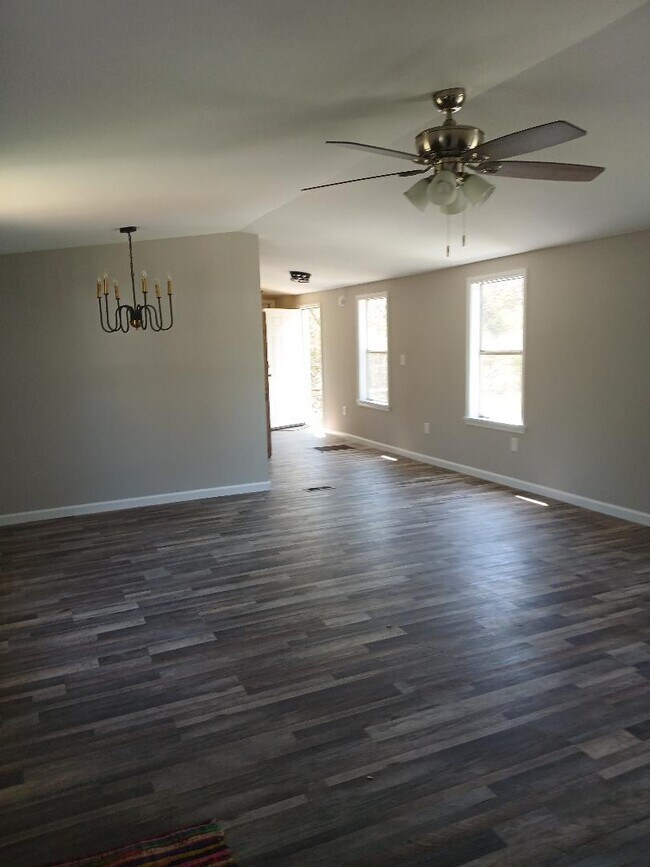 Photo - 98 Leasch Loop