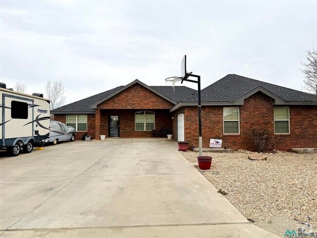 Building Photo - 1347 Oakwood Cir Rental