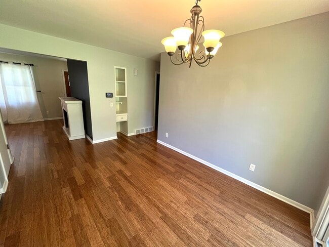 Photo - 275 Oak St