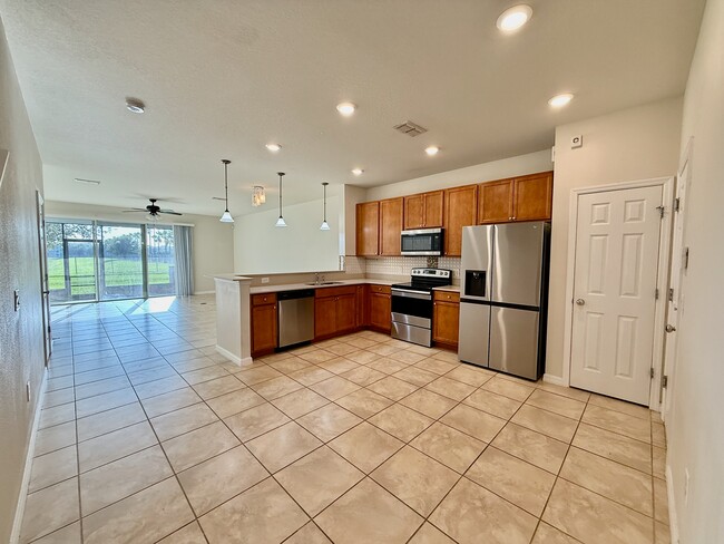 3977 Plainview Dr