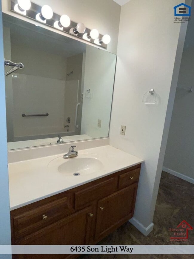 Photo - 6435 Son Light Way