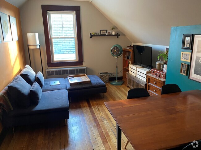 Building Photo - 114 Brown St Unit B Rental