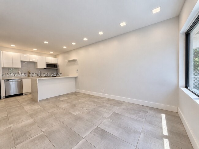 551 NE 26th St Unidad w