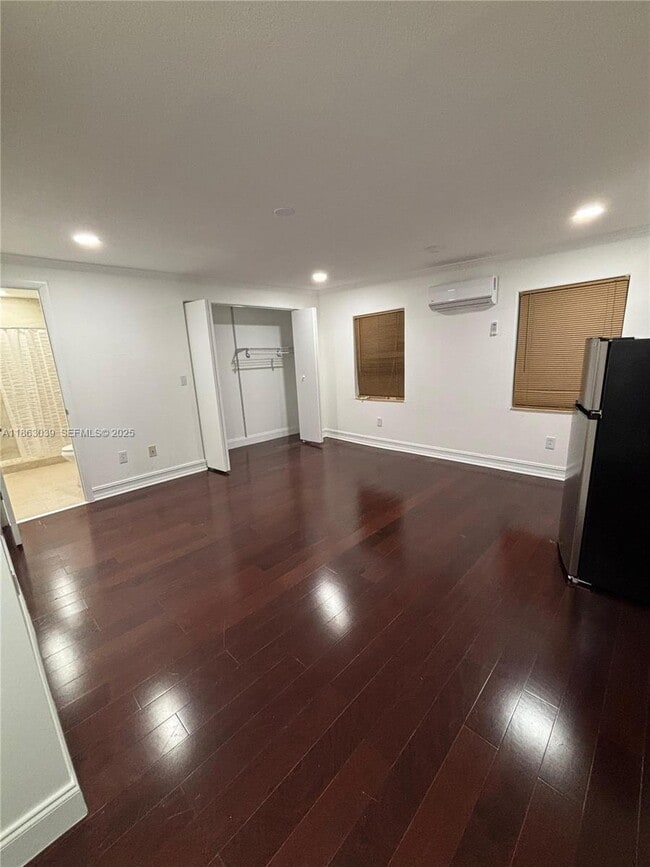 Building Photo - 645 NW 7th Ave Unit Studio -1