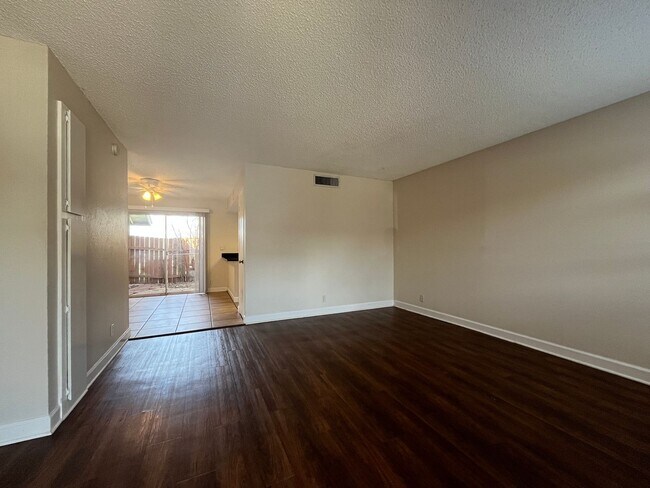 Photo - 2 Bedrooms in Great Dove Springs Location