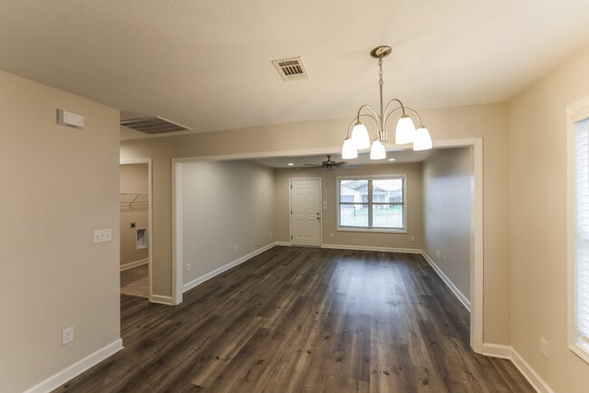 Photo - 111 Wexford Way