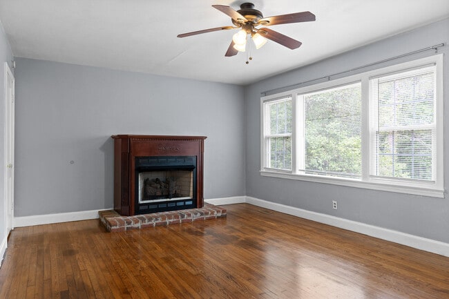 Photo - 949 Signal Rd