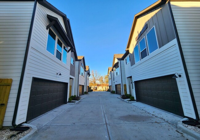 Photo - 615 Northew St Townhome