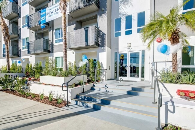 MODERNO North Hollywood