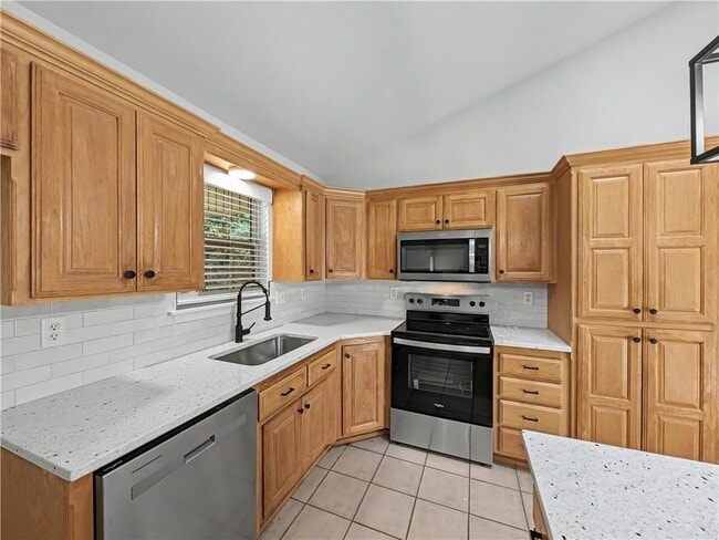 Photo - 11 Ettington Dr