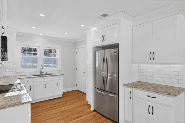 Photo - 122 North St Unit Apt 4