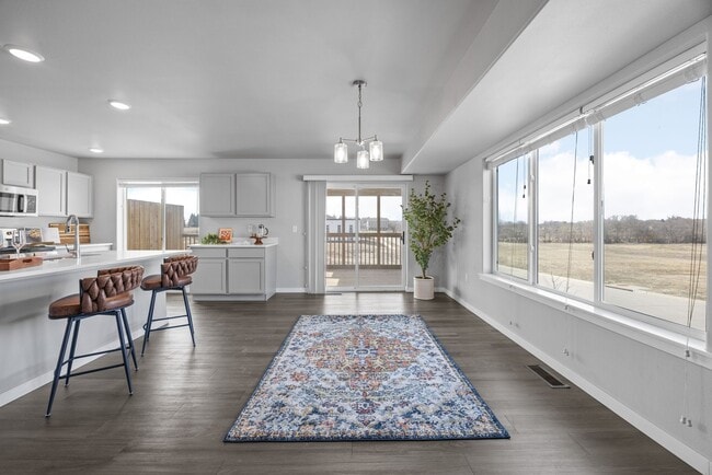 Photo - 921 Aiden St