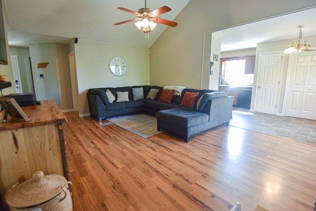 Photo - Pet Friendly Three Bedroom!