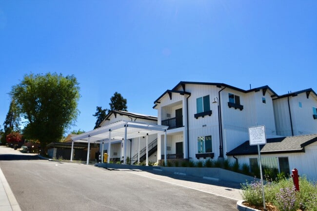Emerald Court Apartments