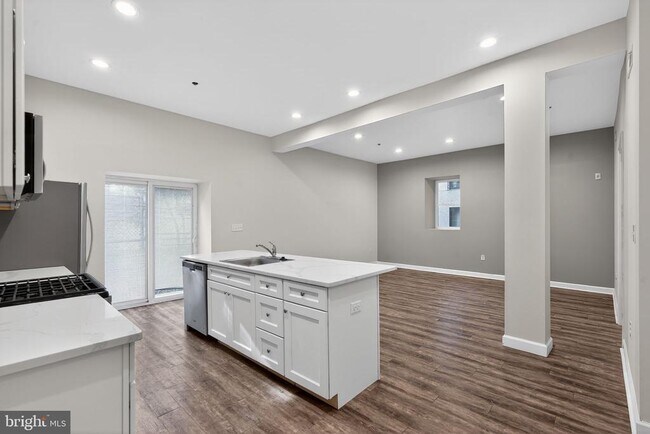 Photo - 980 N Marshall St Unit 2