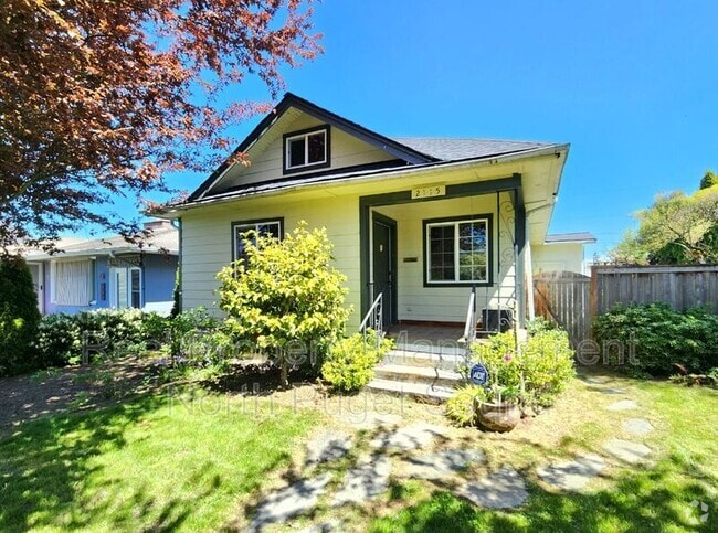 Building Photo - 2115 Oakes Ave Rental