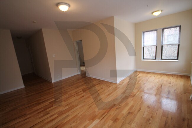 Photo - 3721 N Pine Grove Ave Unit 3720-E2