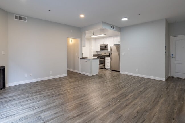 Photo - 7057 Lanewood Ave