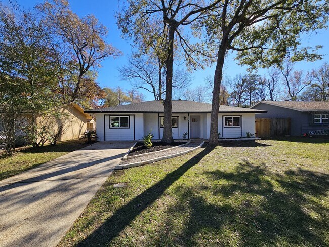 Photo - 307 Hildred Ave