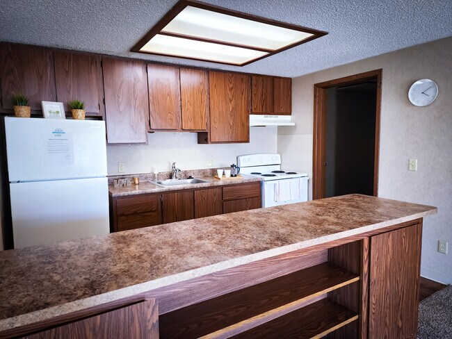 Partially Upgraded 1Bdrm with Breakfast Bark