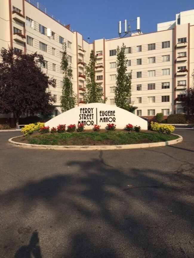 Photo - Eugene Manor Apartments