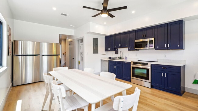 Photo - 1712 N Robertson St Townhome