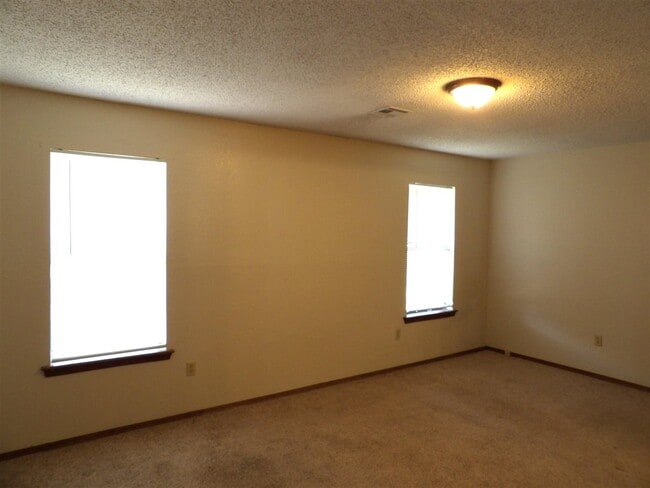 Photo - 813 SW Chaucer Dr