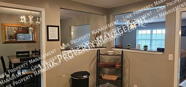 Photo - 2433 Meade Cir