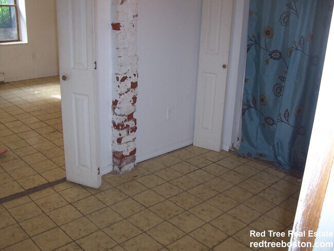 Photo - 688 Parker St Unidad 1 Rental