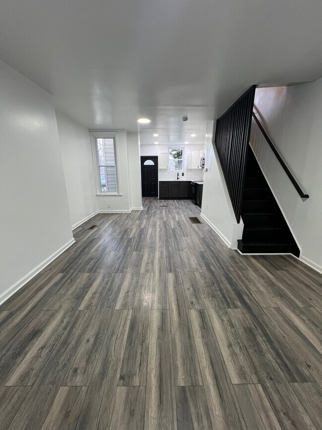 Photo - 912 Pennell St