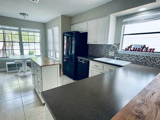 Photo - 2503 Monarch Dr
