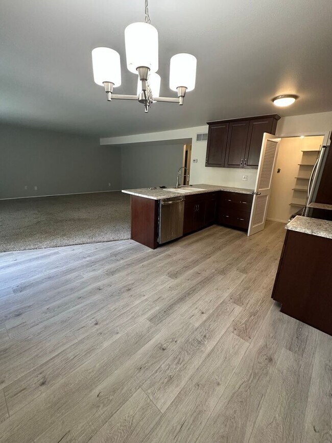 Photo - Broadmoor Circle 2125-2127 Unit Broadmoor 2127