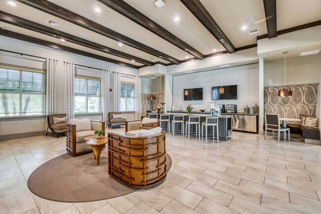 14-Vestíbulo-Area_5500-SPECTRA-CIR-FORT-MYERS-FL_SPECTRA_RPI_II-100847-105 - Spectra