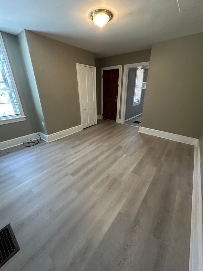 Photo - 200 W Union St