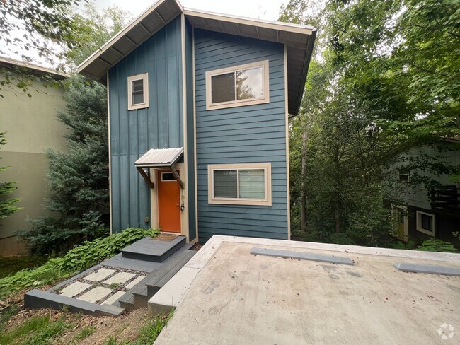 Building Photo - West AVL Home!