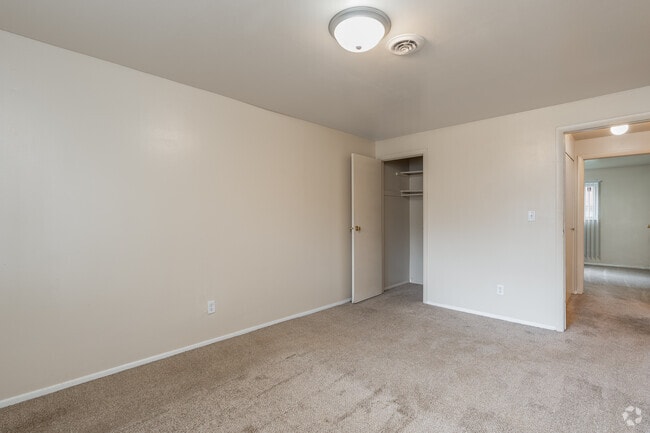 2BR, 1BA - 925SF - Primary Bedroom