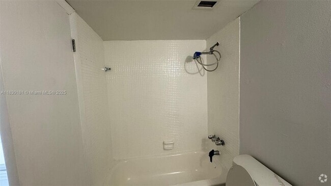 Building Photo - 484 NW 165th St Unit A-311 Rental
