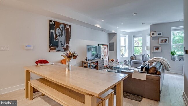 Photo - 2003 1st St NW