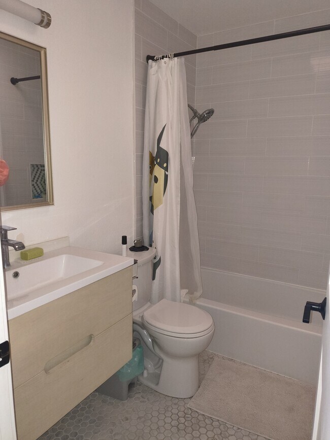 Segundo baño con bañera - 21708 Lake Vista Dr