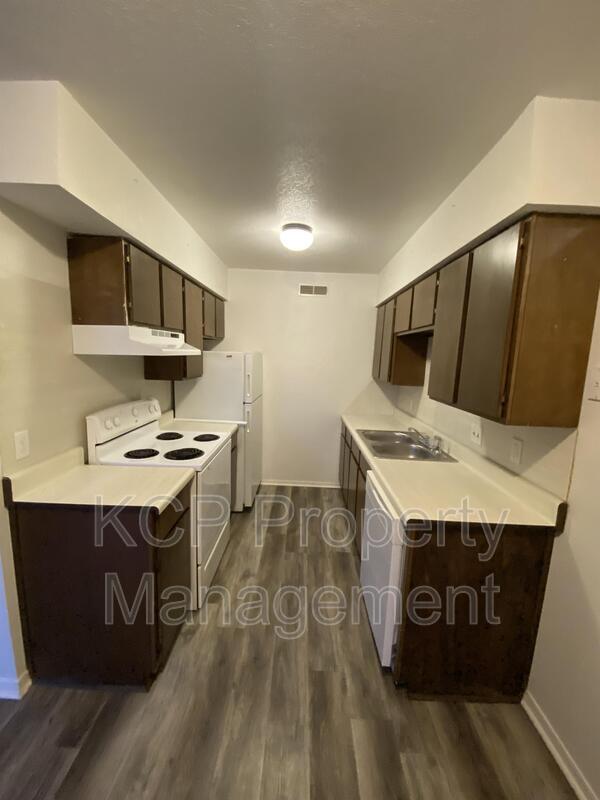 Photo - 340 W Dogwood St