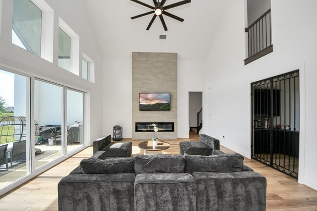 Photo - 4914 Olive Province Ln
