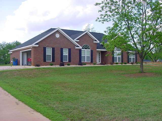 Building Photo - 215 Ambleside Dr