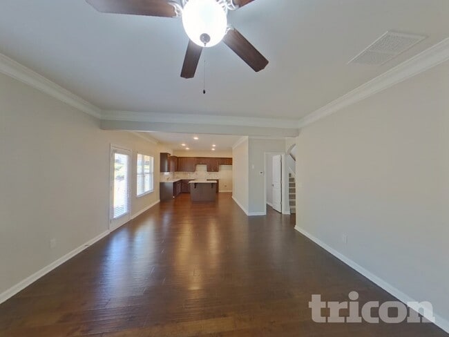 Photo - 671 Massey St